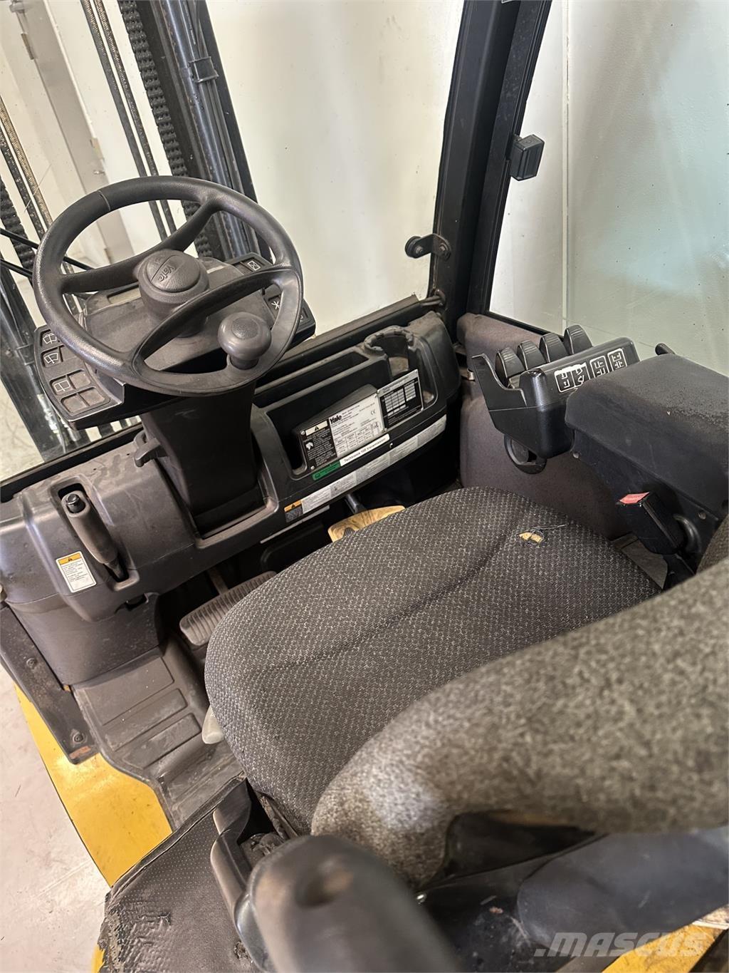 Yale GLP30VX Камиони с АГУ