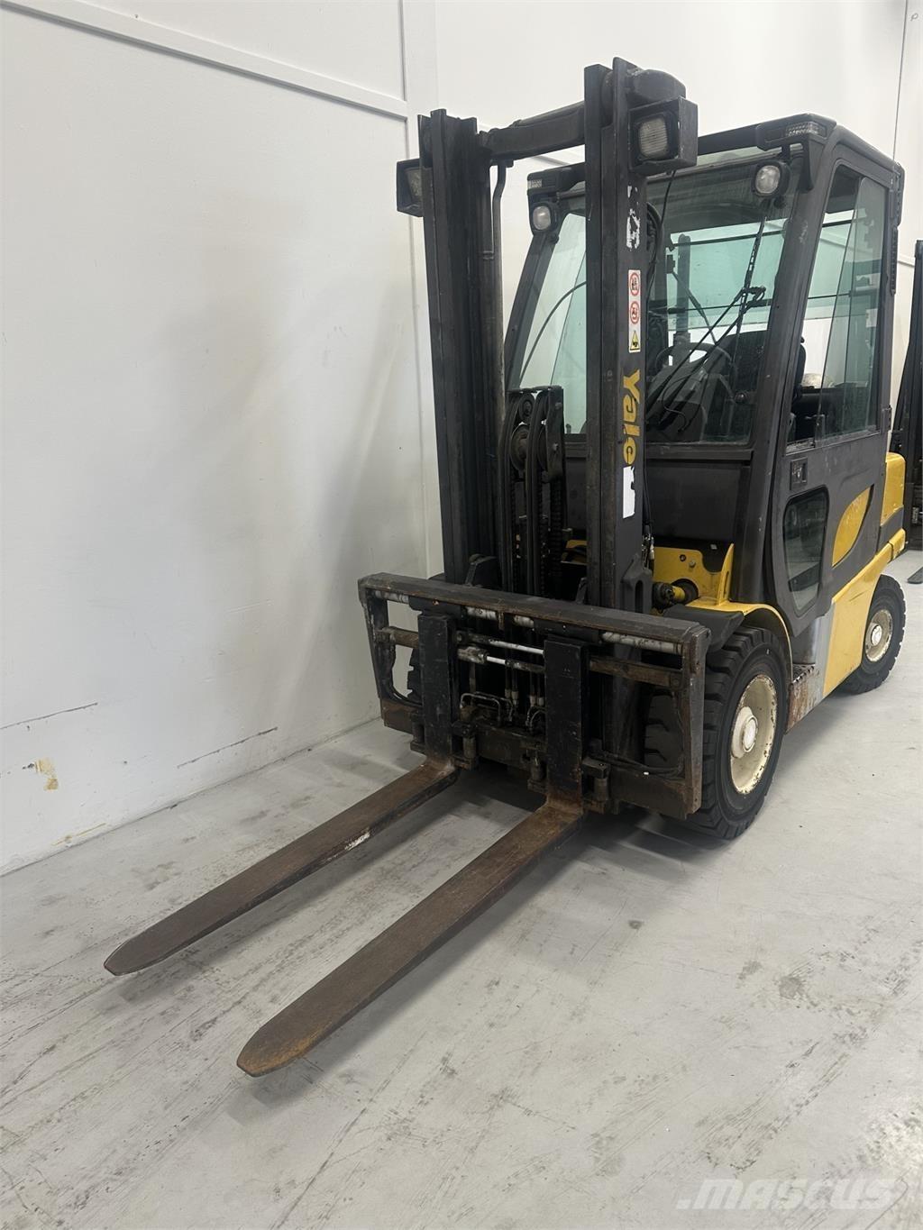 Yale GLP30VX Камиони с АГУ