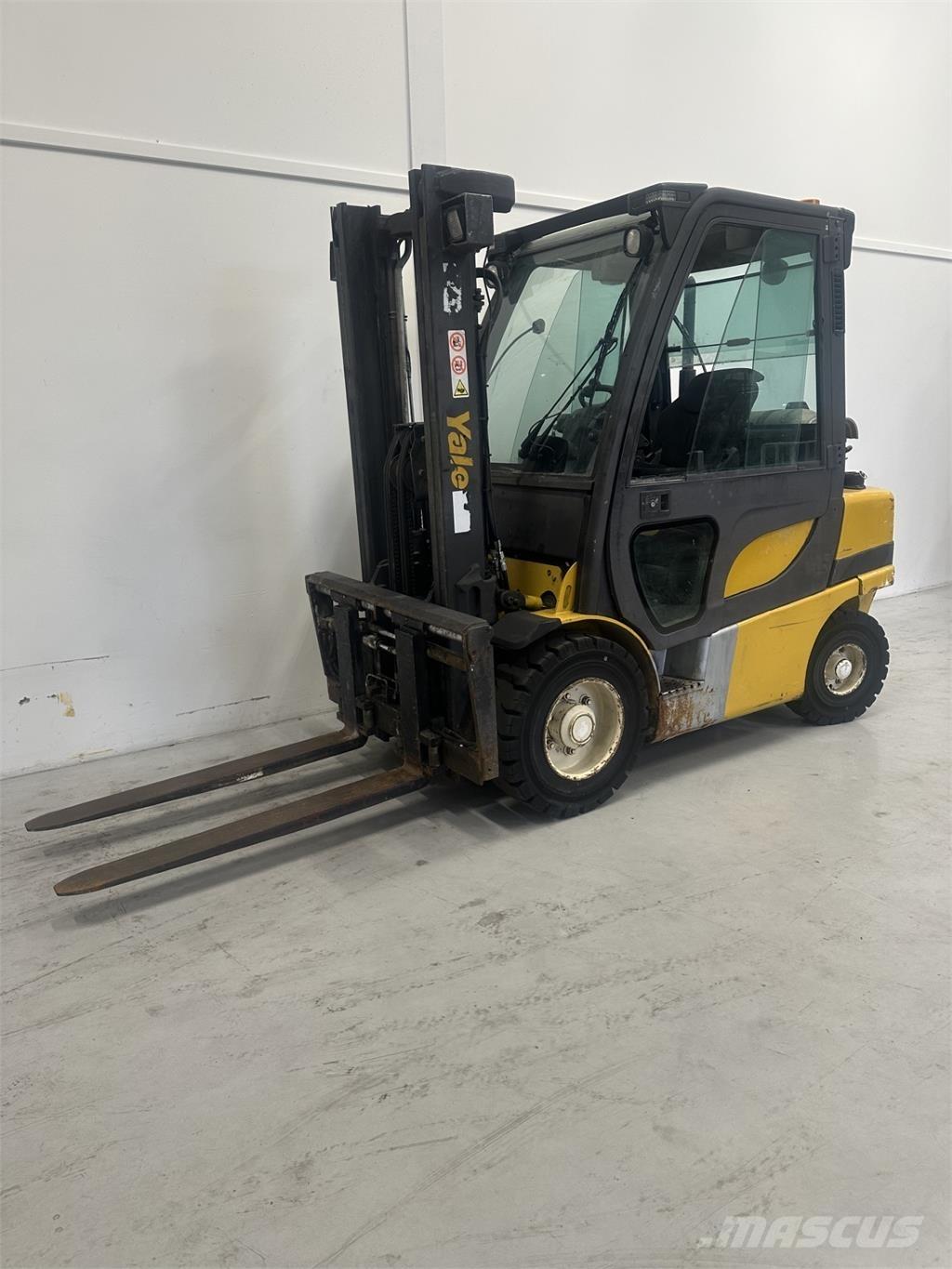 Yale GLP30VX Камиони с АГУ