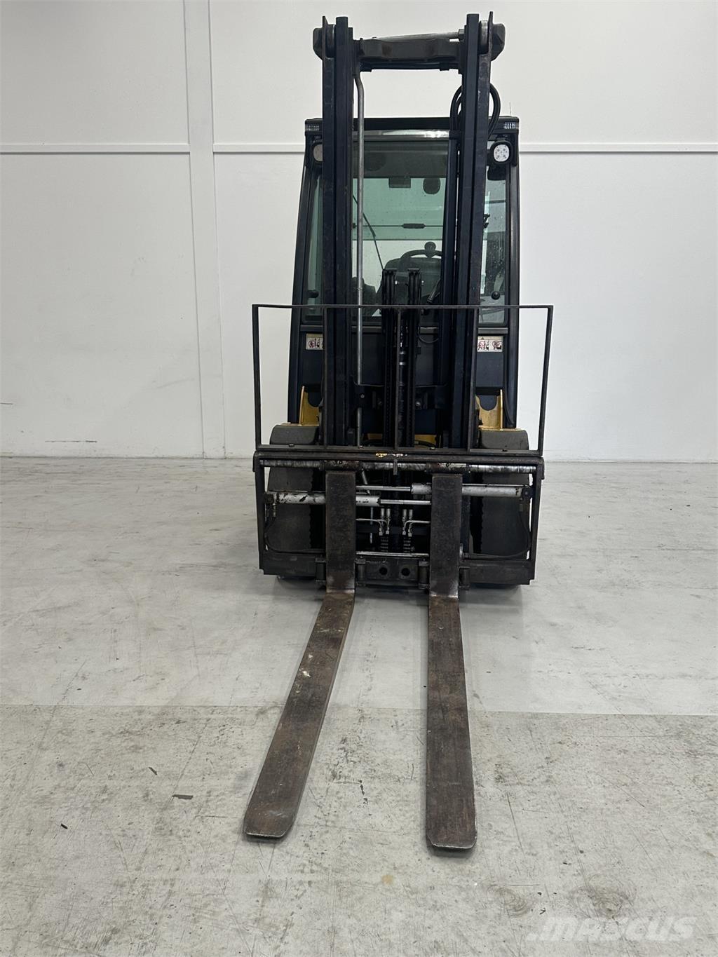 Yale GLP35VX Камиони с АГУ