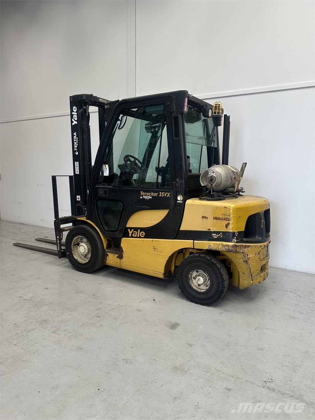 Yale GLP35VX Камиони с АГУ