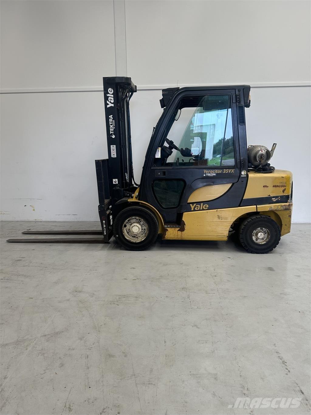 Yale GLP35VX Камиони с АГУ