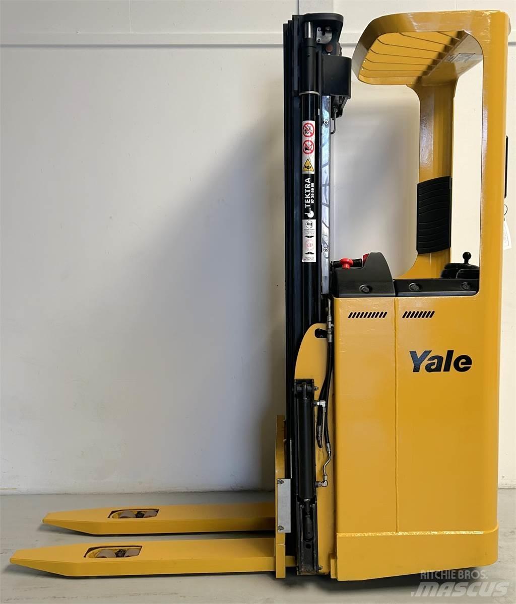 Yale SMS12S Самоходни товарачи