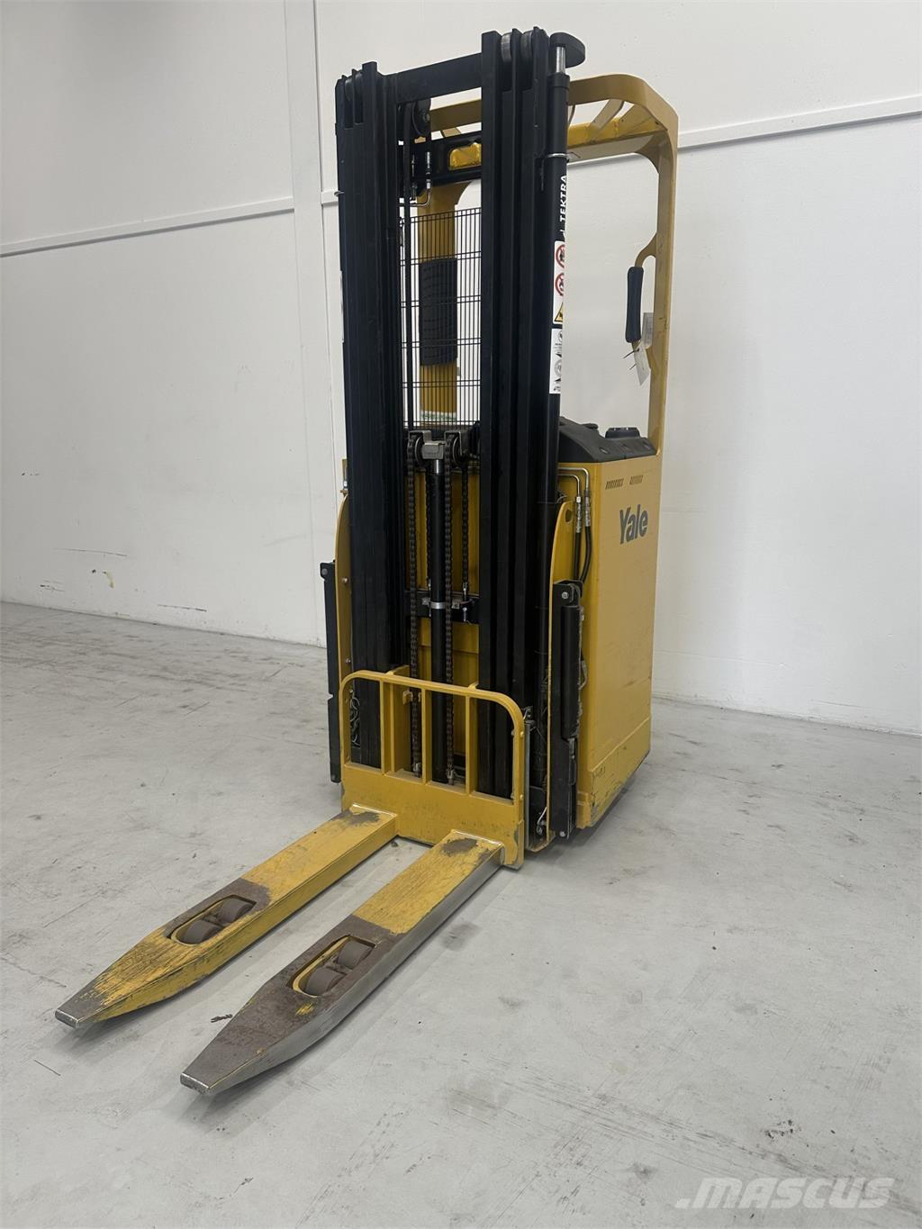 Yale SMS15S Самоходни товарачи