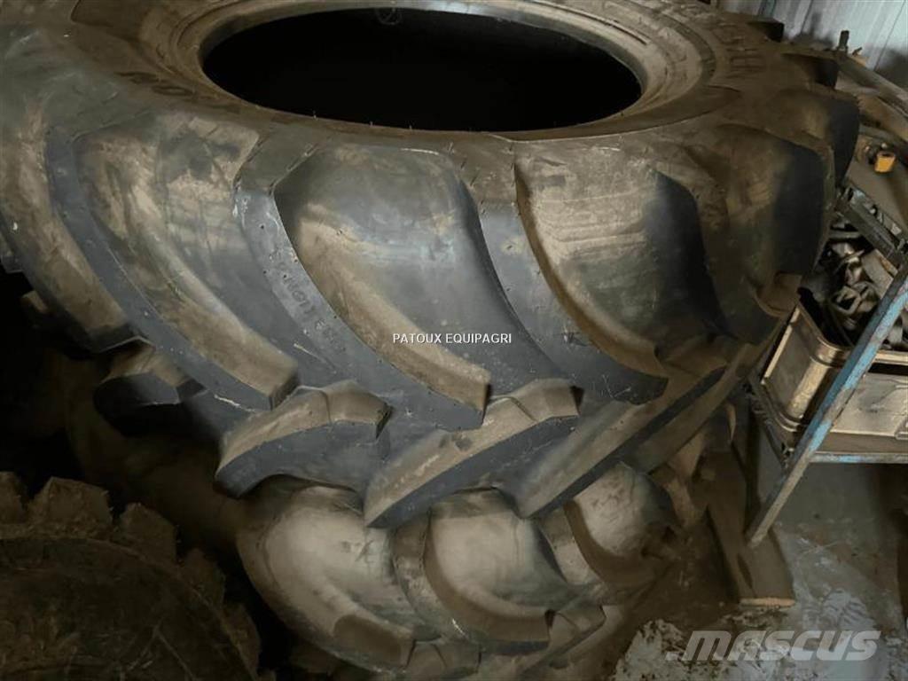 John Deere 6155R Трактори