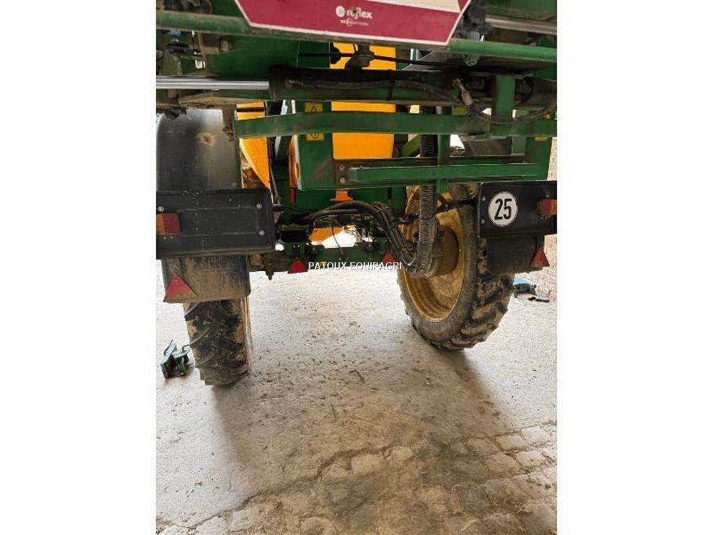 John Deere 832I Прикачни пръскачки
