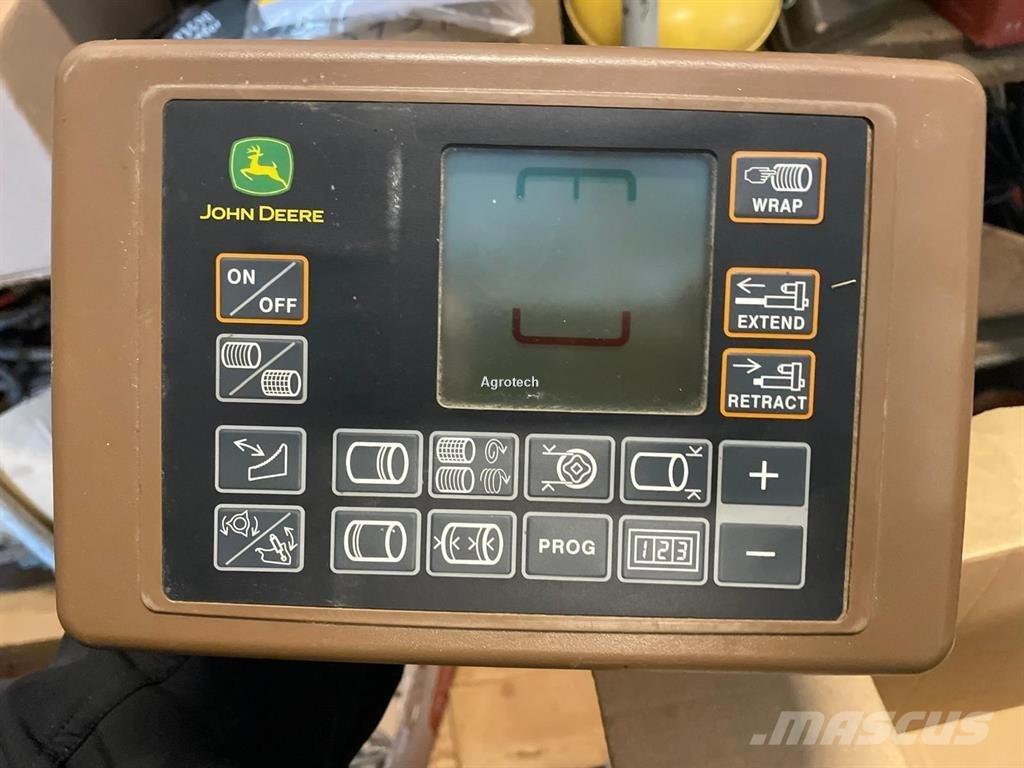 John Deere V451M Сламопреси за кръгли бали
