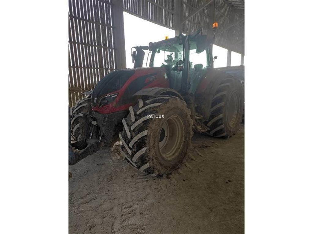 Valtra T214 DIRECT Трактори
