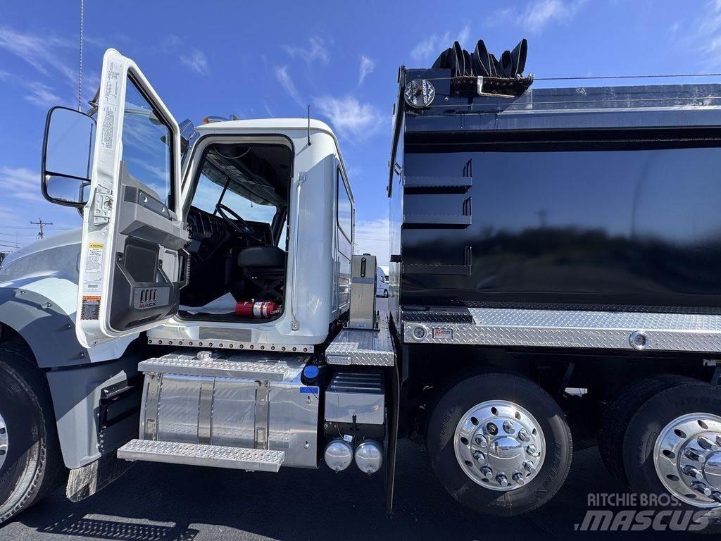Mack GR64F Самосвал