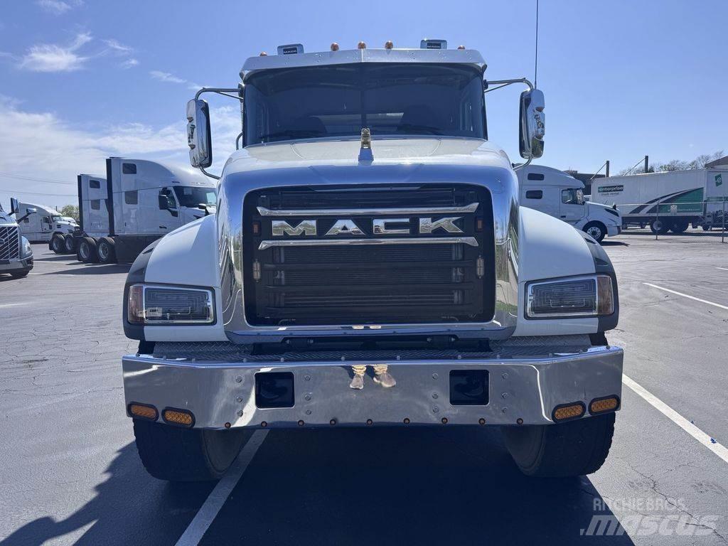Mack GR64F Самосвал
