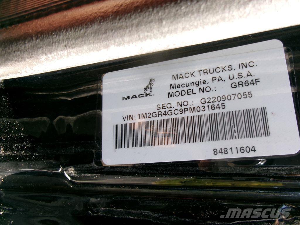 Mack GR64F Самосвал
