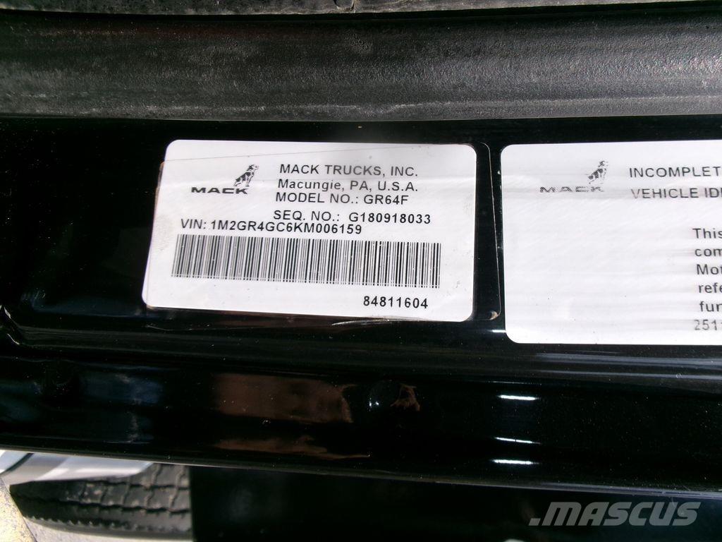 Mack GR64F Самосвал