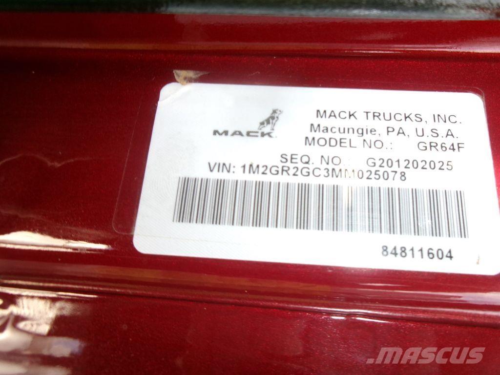 Mack GR64F Самосвал