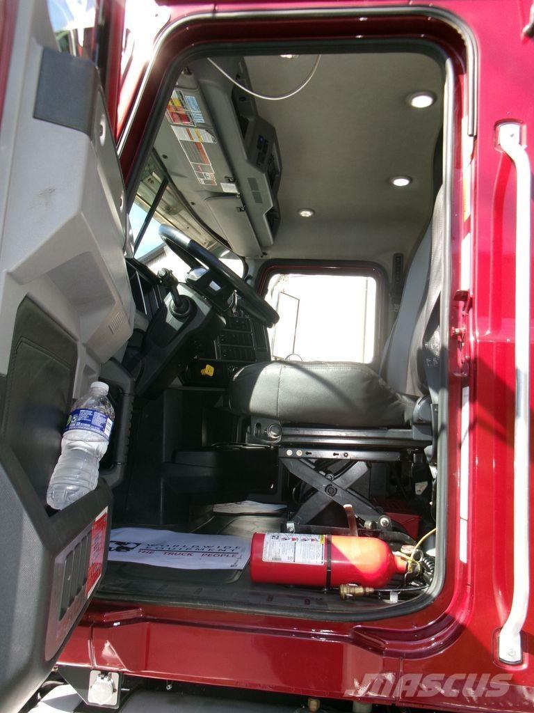 Mack GR64F Самосвал