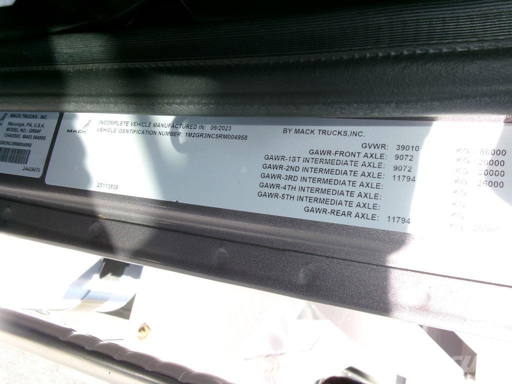 Mack GR64FR Самосвал