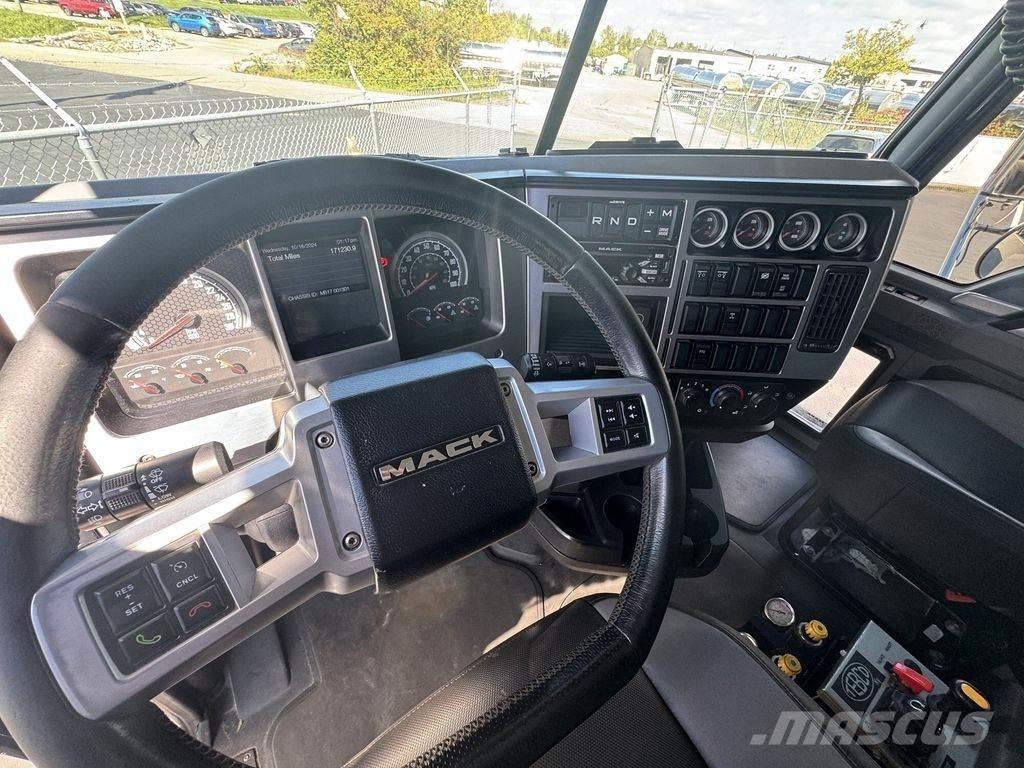 Mack Granite Самосвал