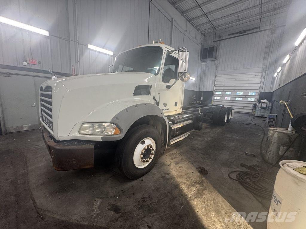 Mack GU813 Шаси кабини