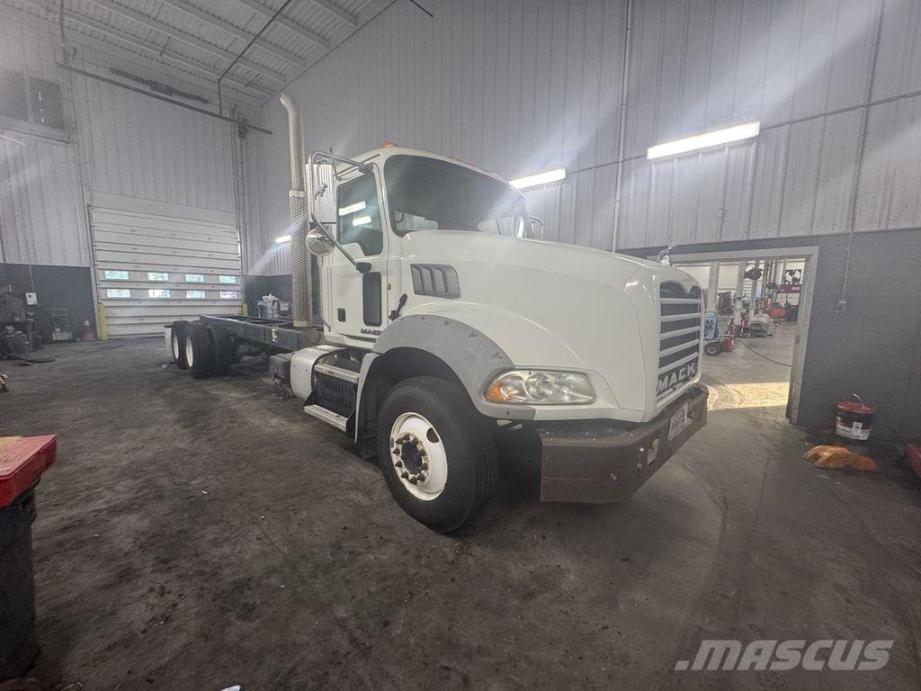 Mack GU813 Шаси кабини