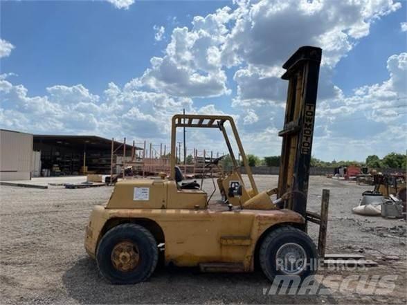 CAT B10 Камиони за херавни местности