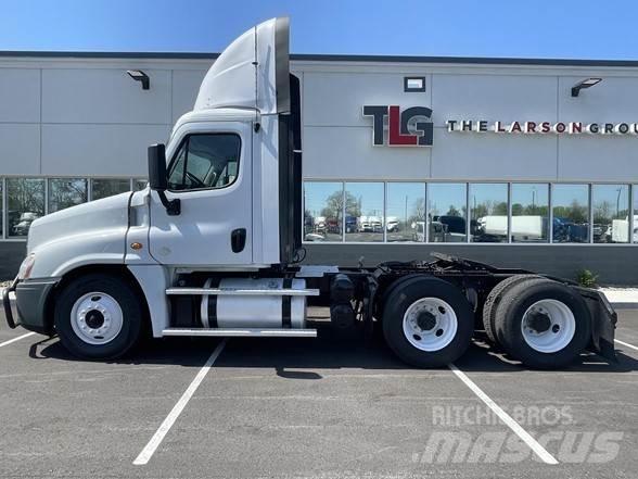 Freightliner CASCADIA 126 Влекачи