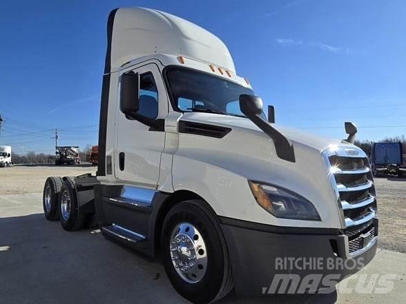 Freightliner CASCADIA 126 Влекачи