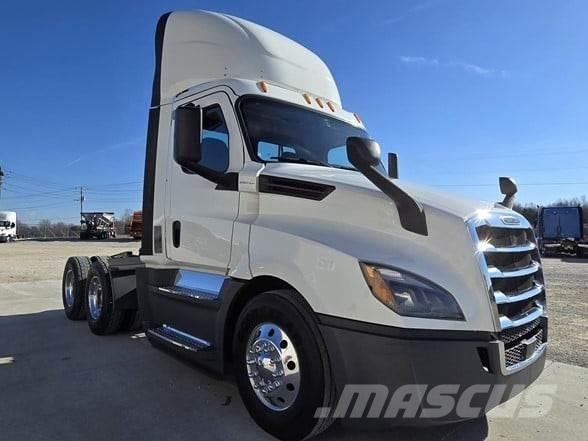 Freightliner CASCADIA 126 Влекачи