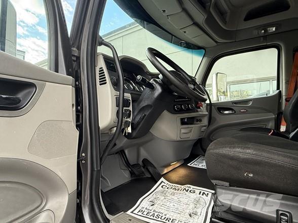 Peterbilt 567 Влекачи