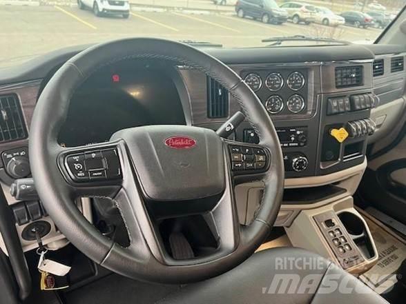 Peterbilt 567 Самосвал
