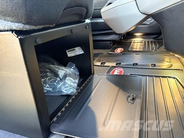 Peterbilt 567 Самосвал