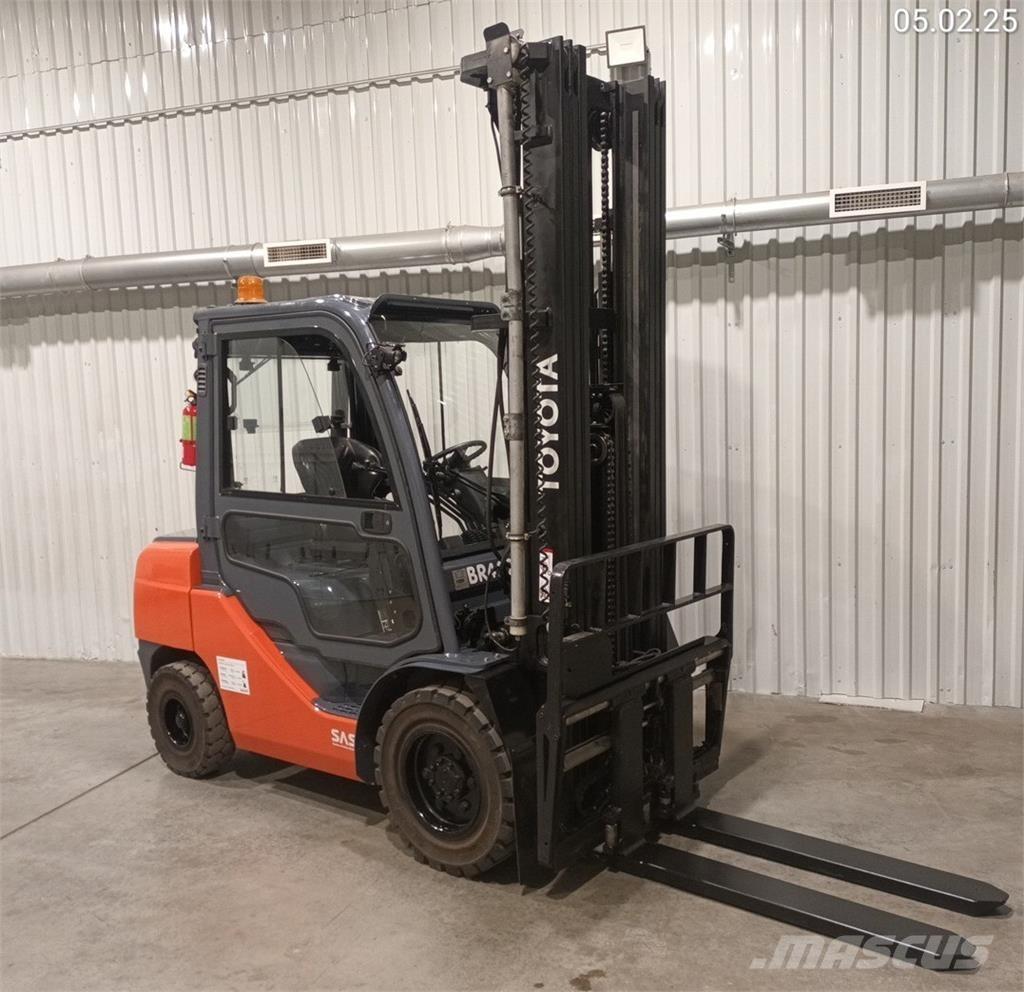 Toyota 02-8FDF30 Дизелови камиони