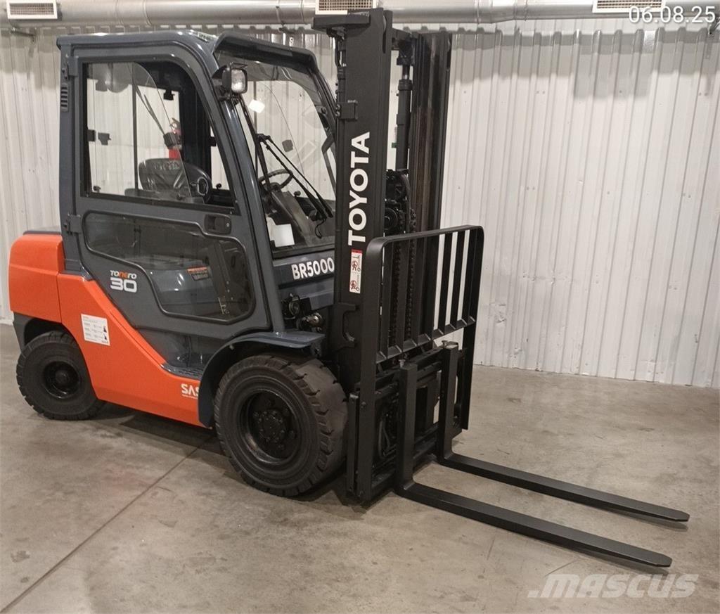 Toyota 02-8FDF30 Дизелови камиони