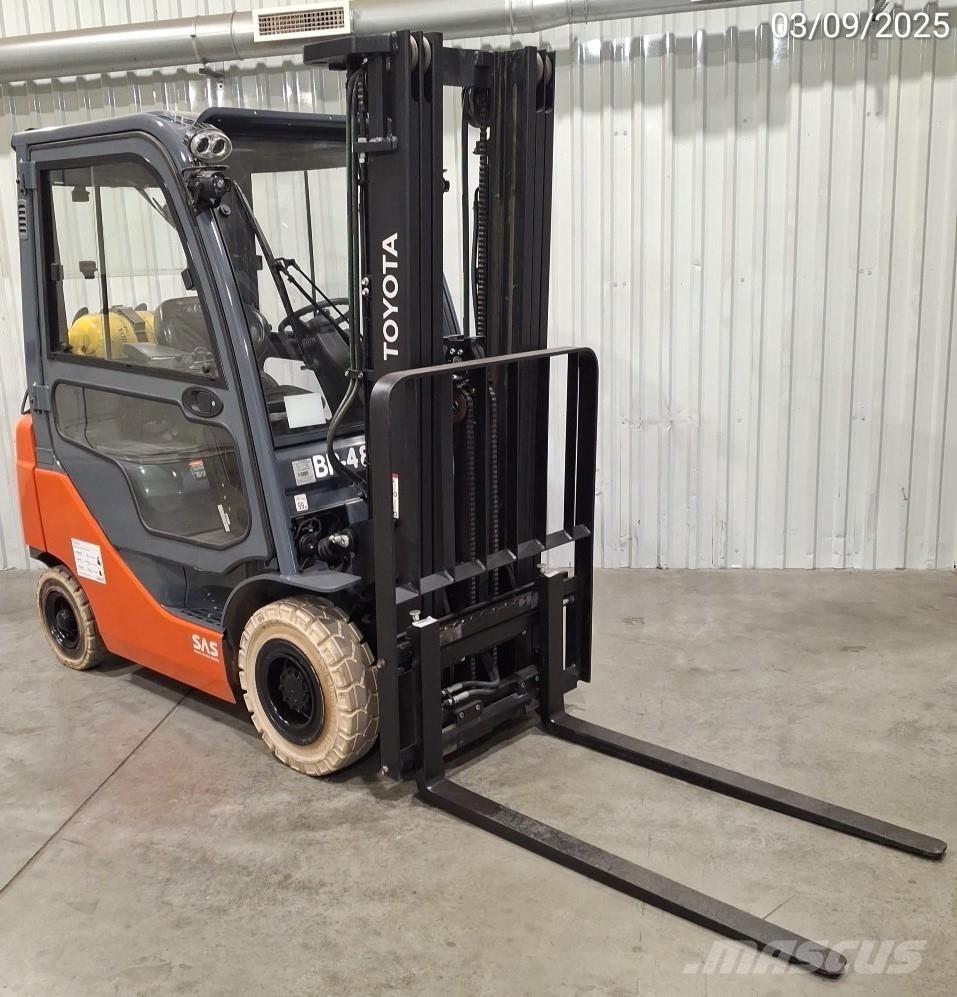 Toyota 02-8FGF15 Камиони с АГУ