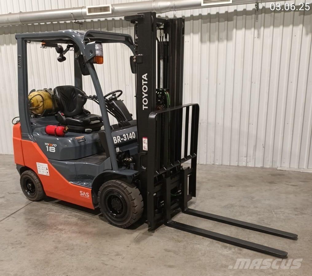 Toyota 02-8FGF18 Камиони с АГУ