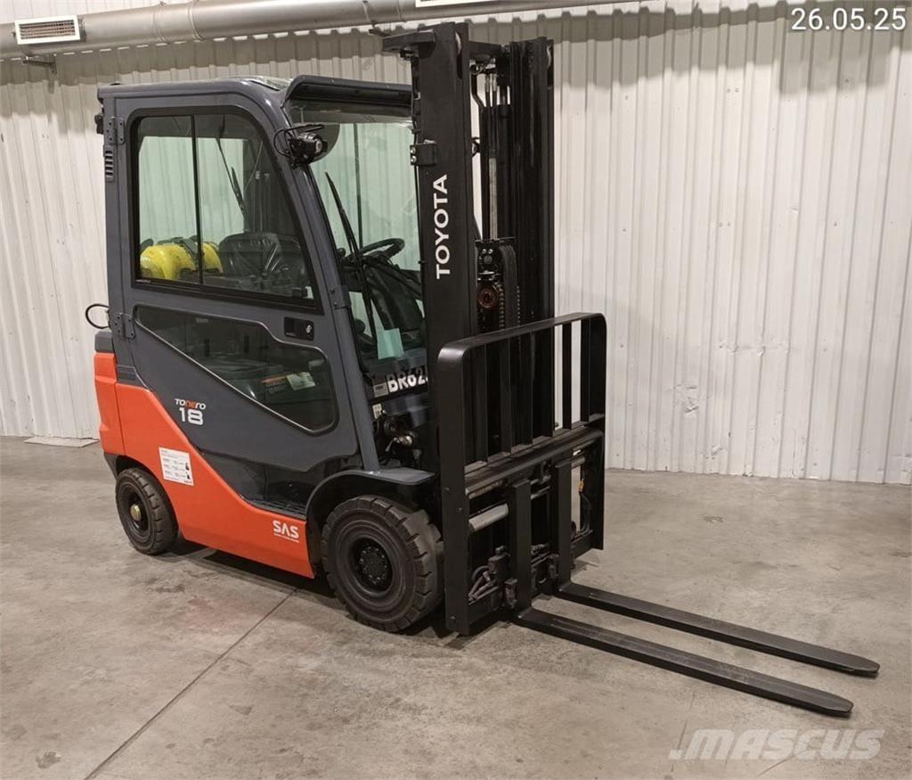 Toyota 02-8FGF18 Камиони с АГУ