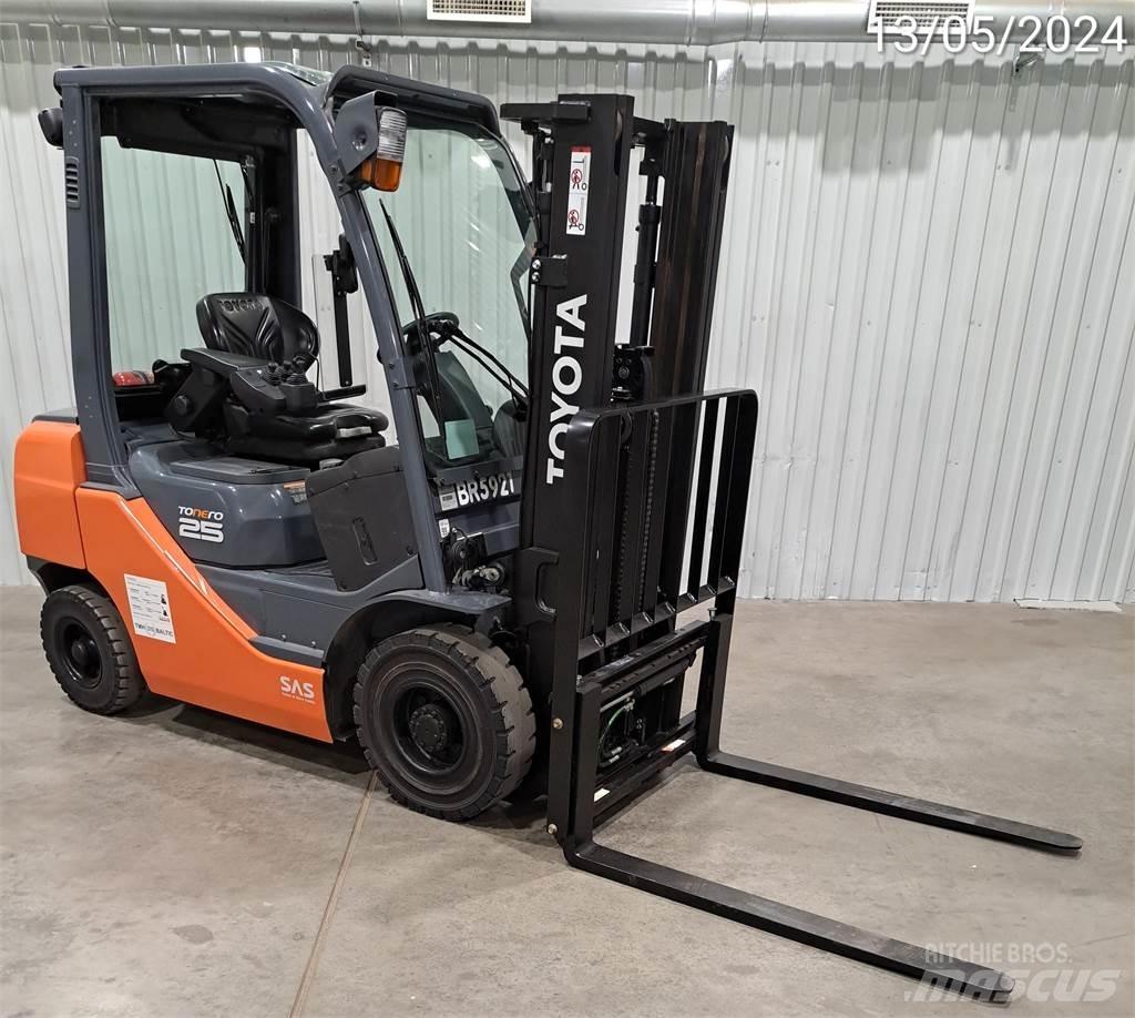 Toyota 52-8FDF25 Дизелови камиони