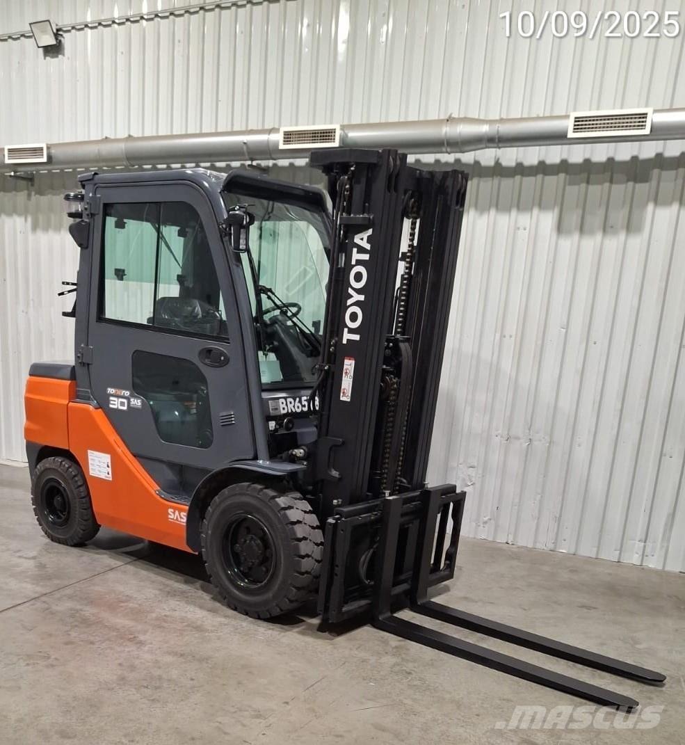 Toyota 52-8FDF30 Дизелови камиони