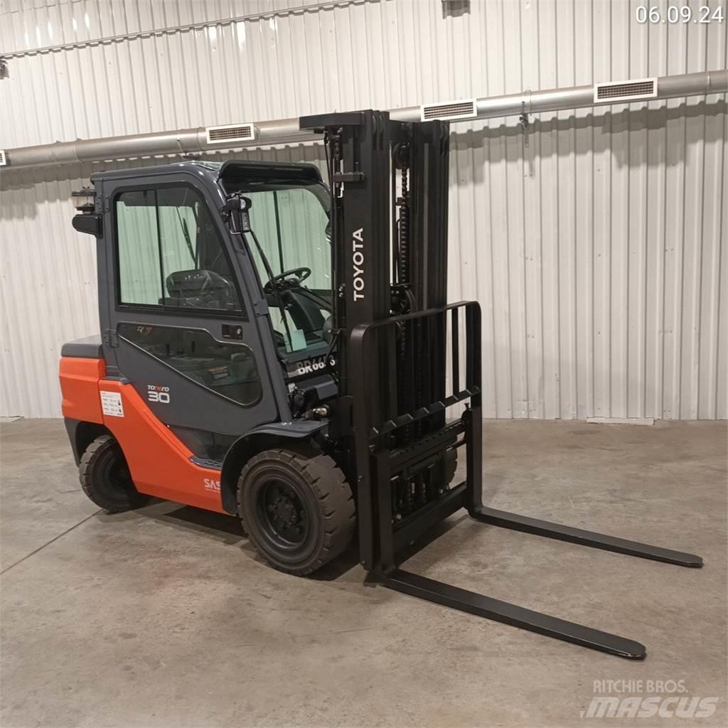 Toyota 52-8FDF30 Дизелови камиони
