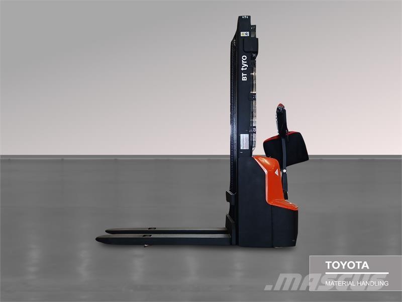 BT SHE100 Ръчни палетни товарачи