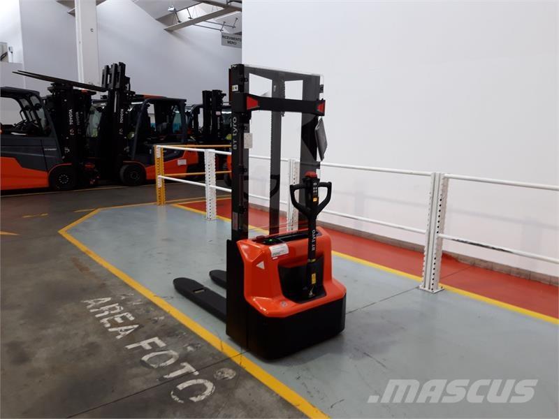 BT SHE100 Ръчни палетни товарачи