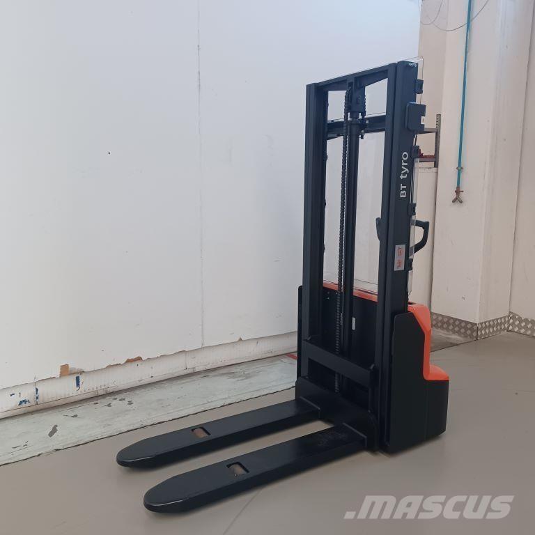 BT SHE100 Ръчни палетни товарачи