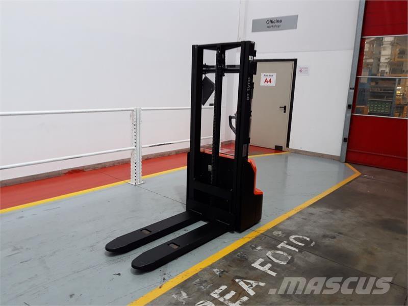 BT SHE100 Ръчни палетни товарачи