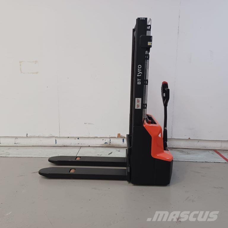 BT SHE100 Ръчни палетни товарачи