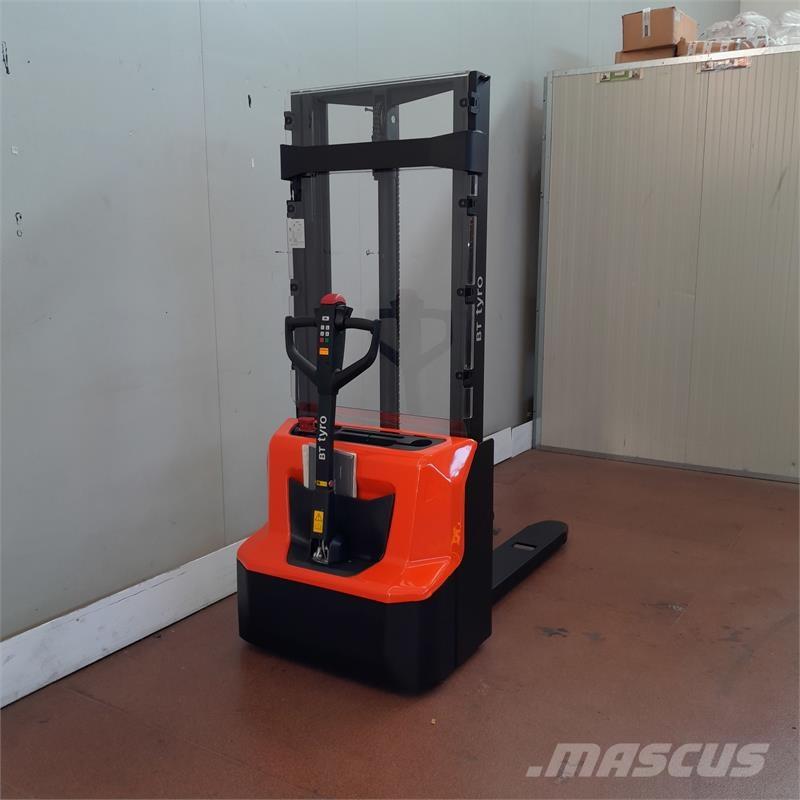 BT SHE100 Ръчни палетни товарачи