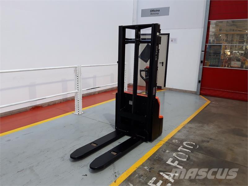 BT SHE100 Ръчни палетни товарачи