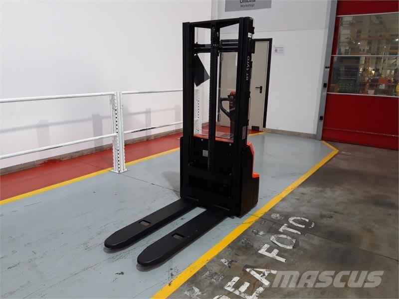 BT SHE100 Ръчни палетни товарачи