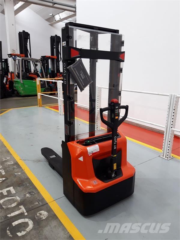 BT SHE100 Ръчни палетни товарачи