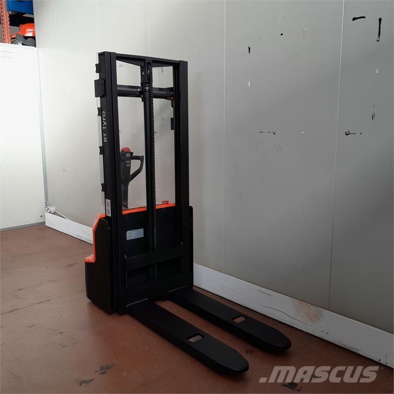 BT SHE100 Ръчни палетни товарачи