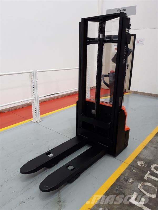 BT SHE100 Ръчни палетни товарачи