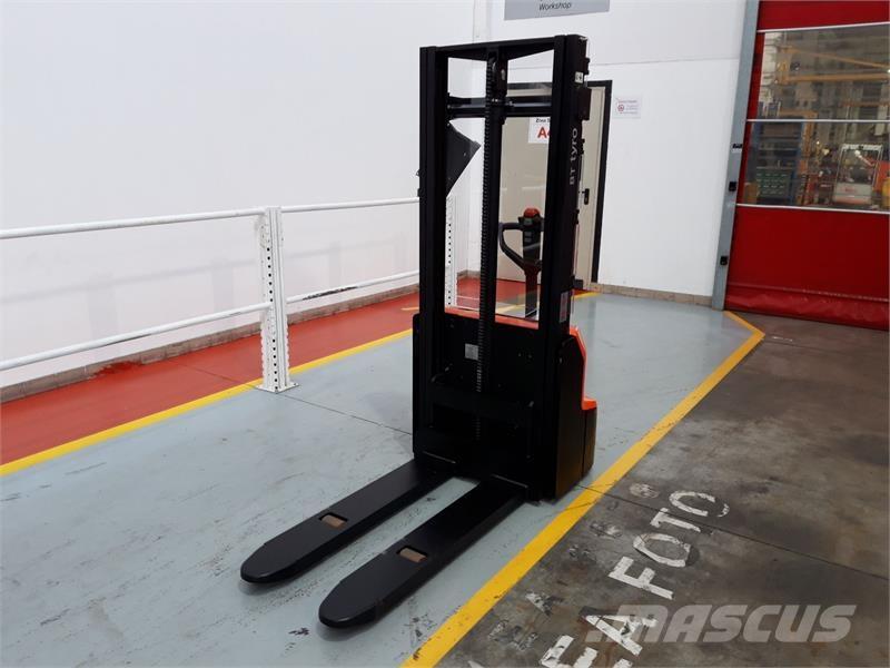 BT SHE100 Ръчни палетни товарачи