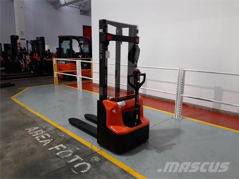 BT SHE100 Ръчни палетни товарачи